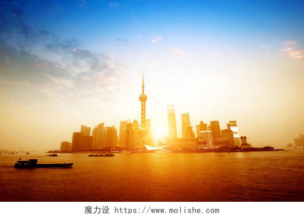 现代城市日出在上海的天际线上海旅游